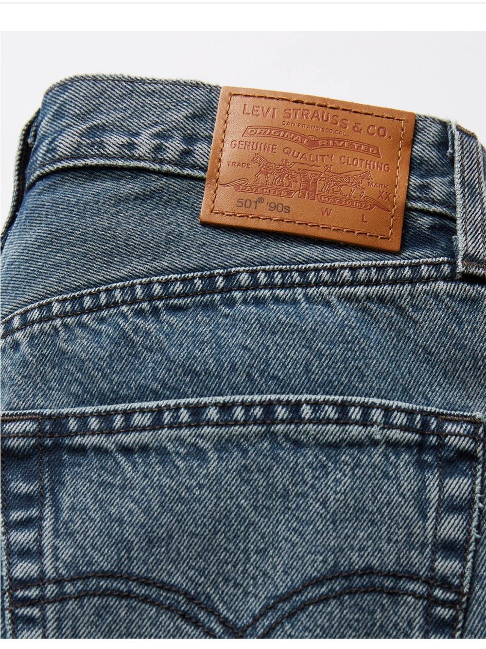 Levi’s 501 90s Straight Leg Jeans in Medium Wash in 31Wx30L